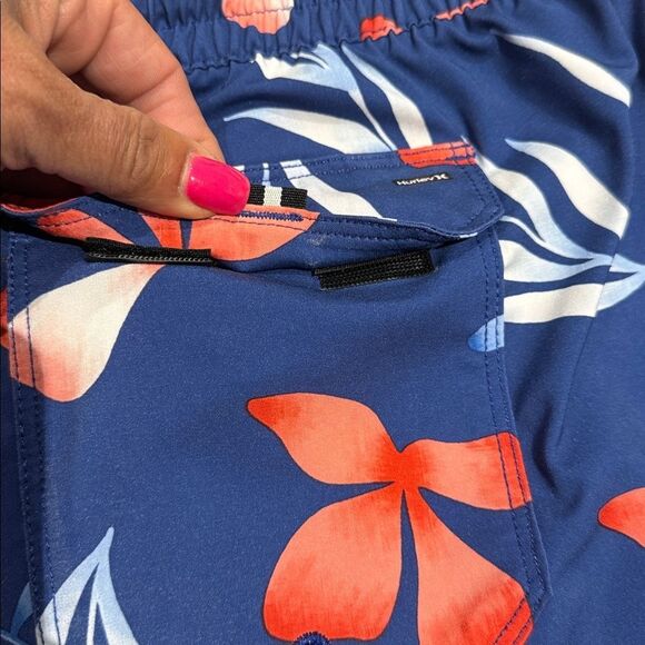 Hurley phantom swim shorts! Size XL elastic waist! 5 1/2 inch inseam! Like new - Picture 5 of 7